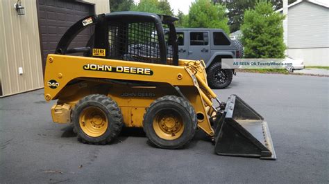 John Deere 240 & 250 SKID STEERS 240 SKID STEER